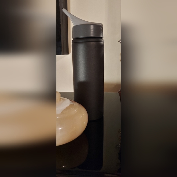 Smithsonian Innovations In Flight Water Bottle - Picture 4 of 4